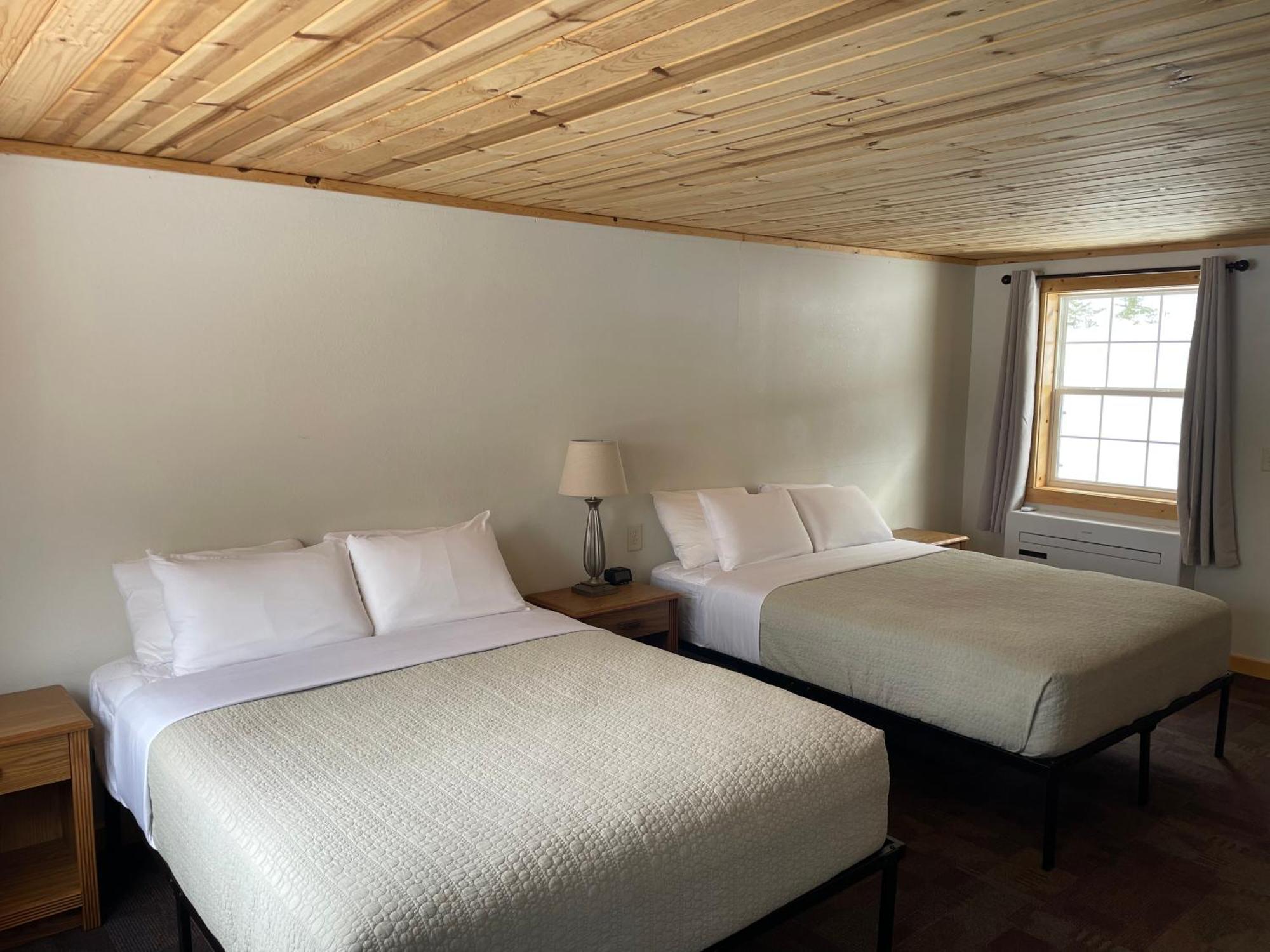 Hanging Horn Lakeside Resort Moose Lake Exterior photo